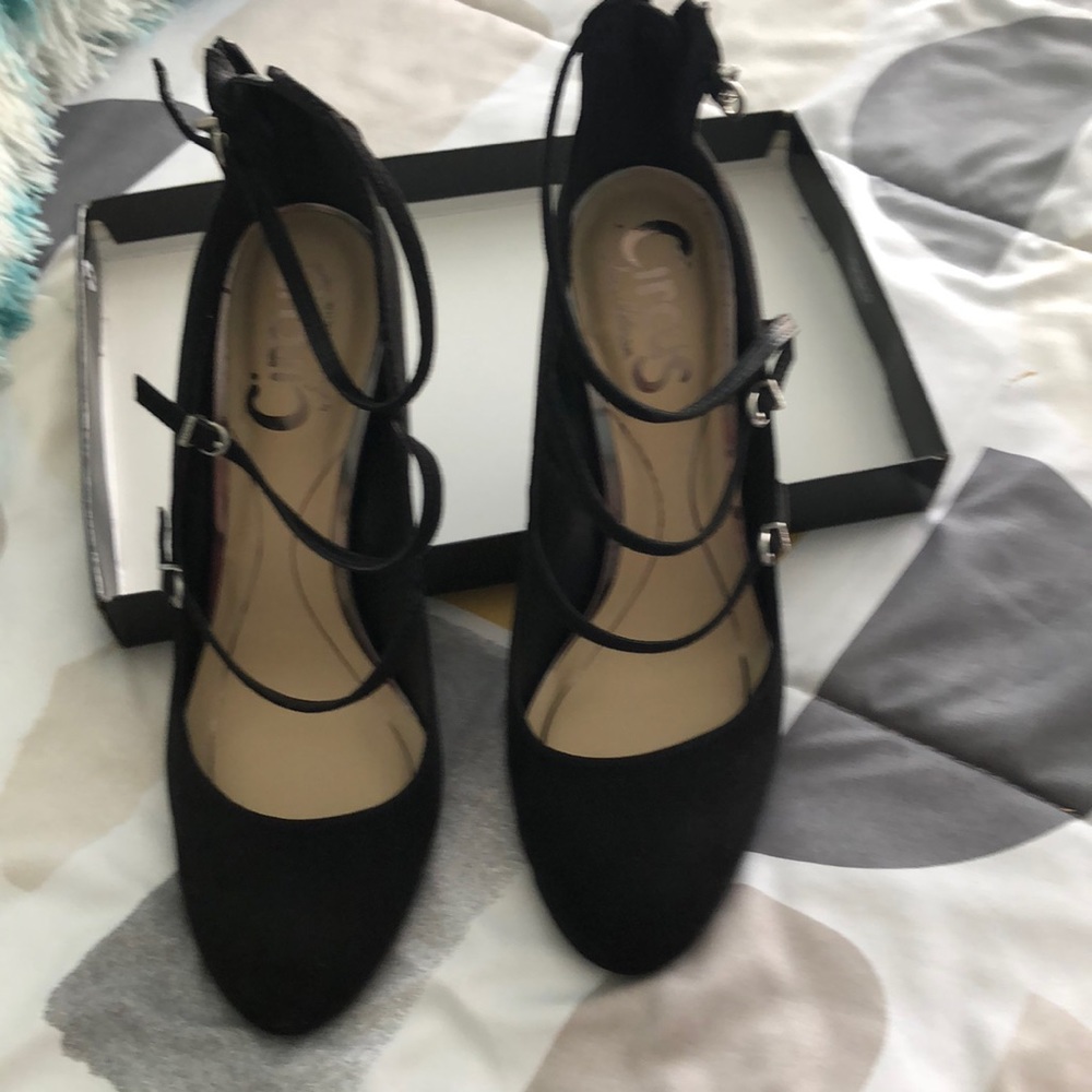 Black Strappy Pointed-Toe Heels - Unbranded